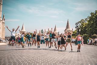 ⭐ Neden Eyobus? Çünkü seyahat yalnızca bir rota değil; kusursuz bir deneyim olmalı. Biz her turda konforu, güveni ve profesyonelliği standart değil, ilke olarak sunuyoruz. 🟩 Gizli Maliyet Yok. Sürpriz ödemeler, ek tur ücretleri, sonradan çıkan masraflar yok. Baştan sona şeffaf fiyat garantisi. 🟩 Üst Düzey Konaklama. Tüm turlarımızda seçkin oteller, temiz ve güvenilir işletmeler tercih edilir. 🟩 Operasyonel Güç. Binlerce kilometrelik tecrübe ve yüzlerce turun getirdiği profesyonellik… Koordinatörlerimiz tüm detayları sizin adınıza yönetir, siz sadece keyifle keşfedersiniz. 🟩 Vize Güvencesi. Vize gereken turlarda profesyonel danışmanlık ve çıkmazsa koşulsuz %100 iade. **Eyobus ile çıktığınız her yolculukta; konfor, güven, şeffaflık ve profesyonellik bir aradadır. Siz sadece keşfetmeye odaklanın. 🌍💚** #Eyobus #EyobusTravel #SeyahatDeneyimi #KurumsalTurizm #AvrupaTurları #ProfesyonelSeyahat #GüvenliSeyahat #SeyahatPlanlama #TurizmSektörü #KaliteliKonaklama #GeziRehberi #TurProgramı #SeyahatUzmanları #UluslararasıTurlar #DünyaRotaları #SeyahatZamanı