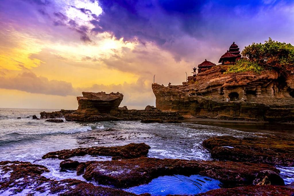 Tanah Lot Tapınağı