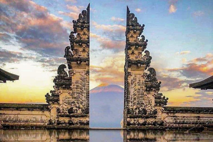 Pura Lempuyang Tapınağı