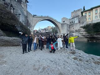 Aralık ayında gerçekleştirdiğimiz Balkan Turumuzdan kareler 📸 Şimdi aynı rota, Ağustos 2026’da yeniden sizlerle! 🇧🇦✨ Bu turu deneyimleyenler bilir; bu sadece bir seyahat değil, 6 ülkeyi kapsayan dopdolu bir Balkan hikâyesidir. ✨ Vizesiz seyahat avantajı ✈️ Uçaklı ulaşım konforu 🧳 Özenle planlanmış zengin program Bu özellikleriyle Balkan Turu, en çok tercih edilen rotalarımızdan biri olmaya devam ediyor. 🗓️ 15 Ağustos 2026 🗓️ 22 Ağustos 2026 🇲🇰 Makedonya: Üsküp, Ohrid 🇽🇰 Kosova: Prizren, Priştine 🇦🇱 Arnavutluk: Tiran, İşkodra 🇧🇦 Bosna-Hersek: Saraybosna, Mostar, Blagaj, Poçitel, Medugorje 🇷🇸 Sırbistan: Belgrad 🇲🇪 Karadağ: Kotor, Budva, Sveti Stefan 📌 Kontenjanlar sınırlıdır. Erken kayıt avantajını kaçırmayın. 💬 Detaylı bilgi ve rezervasyon için bizimle iletişime geçebilirsiniz. ✨ #eyobus #vizesizturlar#belgrad #kotor #budva